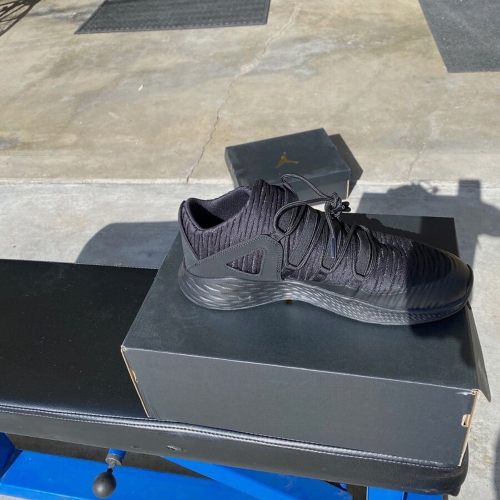 Men's Black Athletic Shoe - Picture 5 of 6